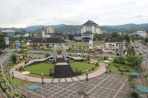 Gong Perdamaian Dunia deng Lapangan Merdeka (foto: Hike Indonesia)