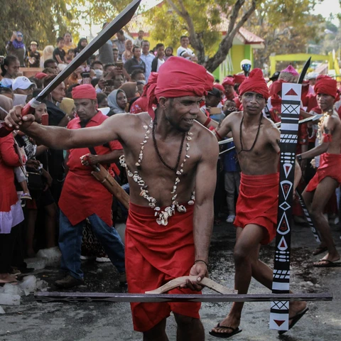 Cakalele (foto: Ardian Djati, Wikimedia Commons)
