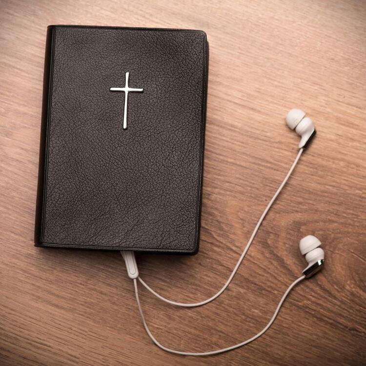 Alkitab deng headphone Alkitab deng headphone